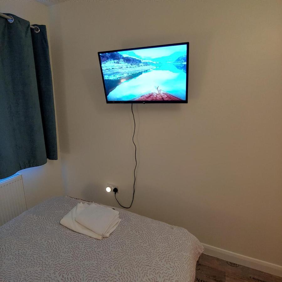 Ensuite Master Bedroom, Private Bathroom, Inside Family Home, Walking Distance To Harry Potter Watford  Exterior foto