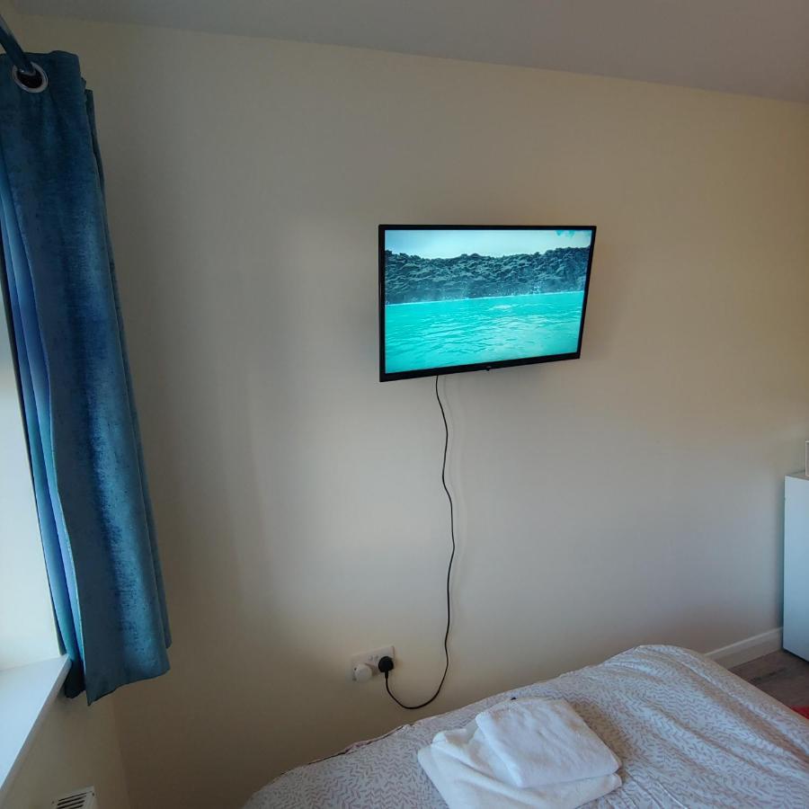 Ensuite Master Bedroom, Private Bathroom, Inside Family Home, Walking Distance To Harry Potter Watford  Exterior foto