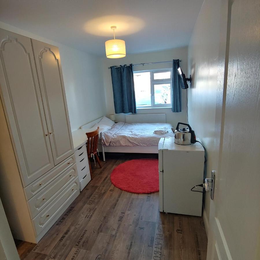 Ensuite Master Bedroom, Private Bathroom, Inside Family Home, Walking Distance To Harry Potter Watford  Exterior foto