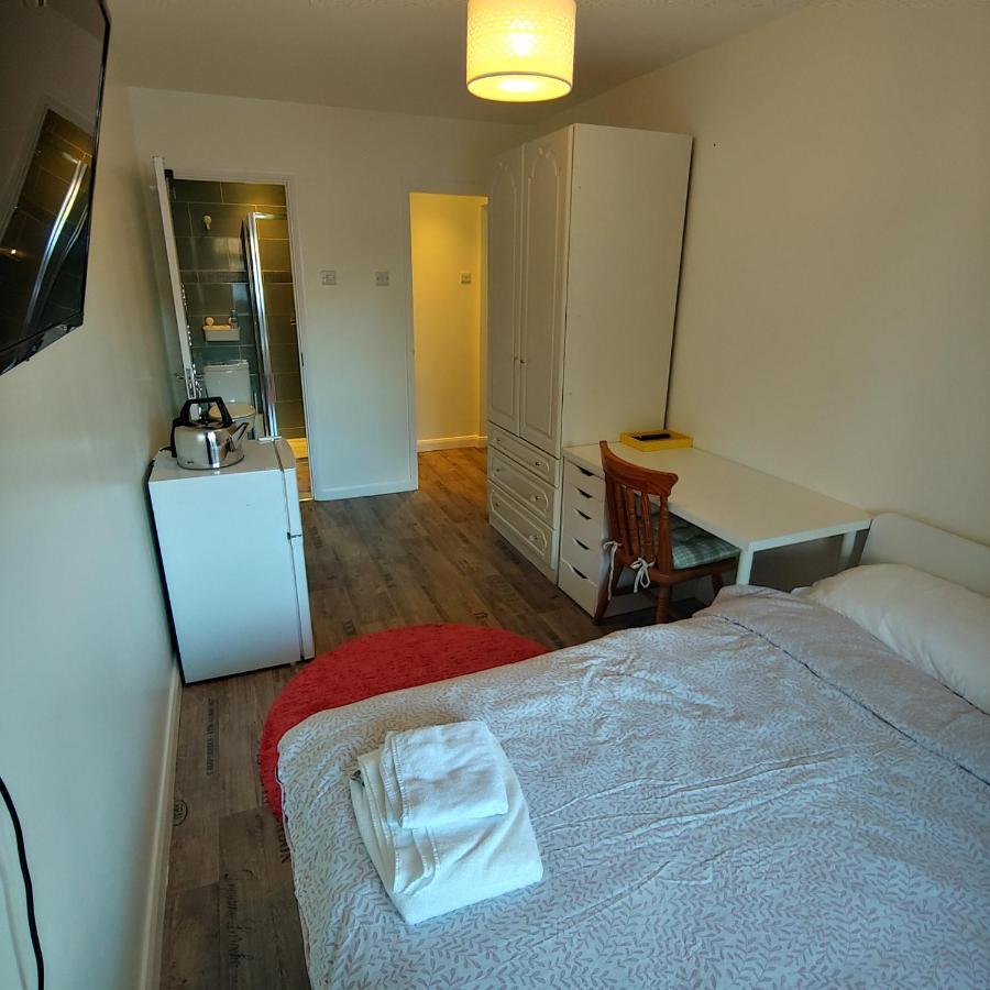 Ensuite Master Bedroom, Private Bathroom, Inside Family Home, Walking Distance To Harry Potter Watford  Exterior foto