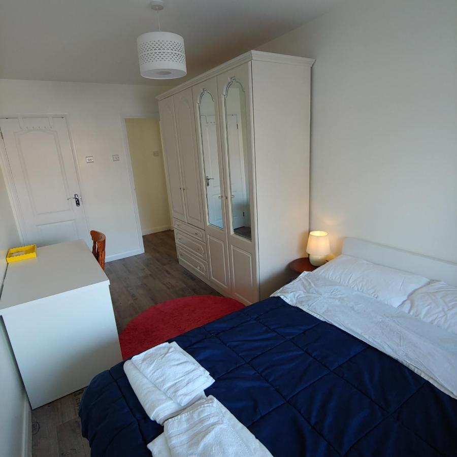 Ensuite Master Bedroom, Private Bathroom, Inside Family Home, Walking Distance To Harry Potter Watford  Exterior foto