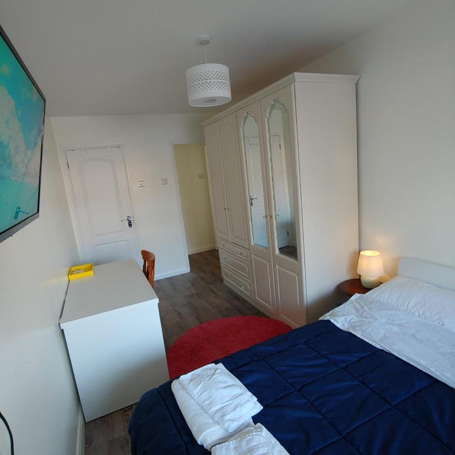 Ensuite Master Bedroom, Private Bathroom, Inside Family Home, Walking Distance To Harry Potter Watford  Exterior foto