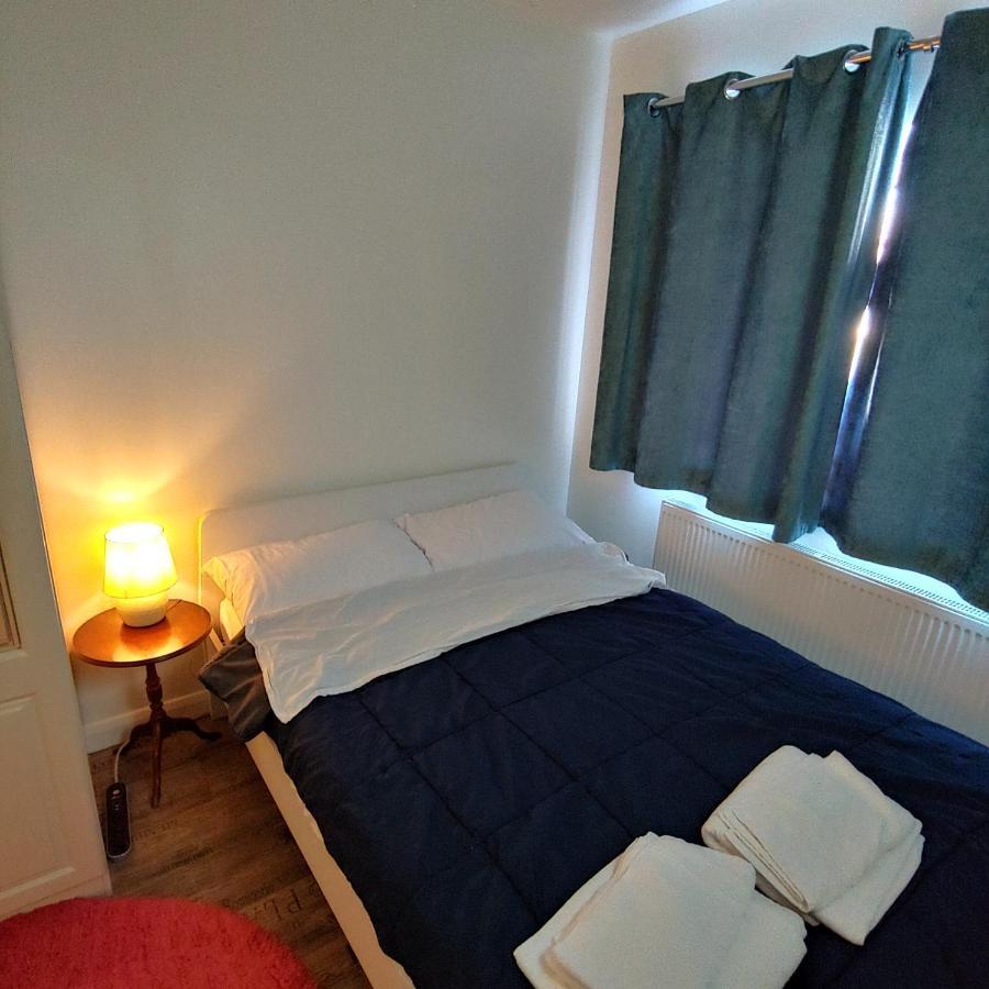 Ensuite Master Bedroom, Private Bathroom, Inside Family Home, Walking Distance To Harry Potter Watford  Exterior foto