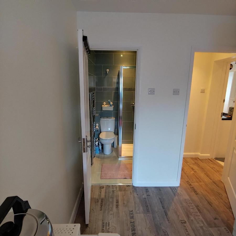 Ensuite Master Bedroom, Private Bathroom, Inside Family Home, Walking Distance To Harry Potter Watford  Exterior foto
