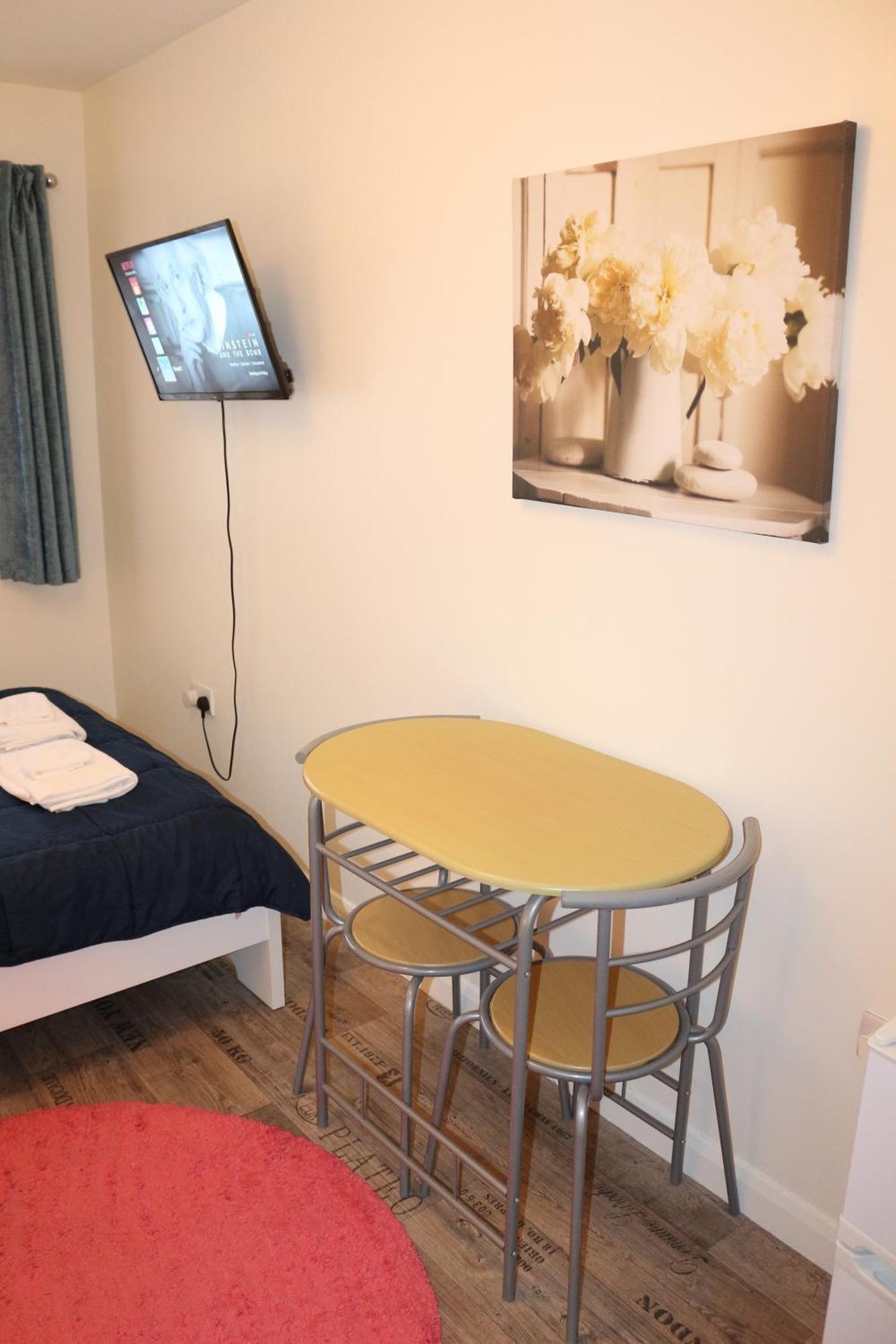 Ensuite Master Bedroom, Private Bathroom, Inside Family Home, Walking Distance To Harry Potter Watford  Exterior foto