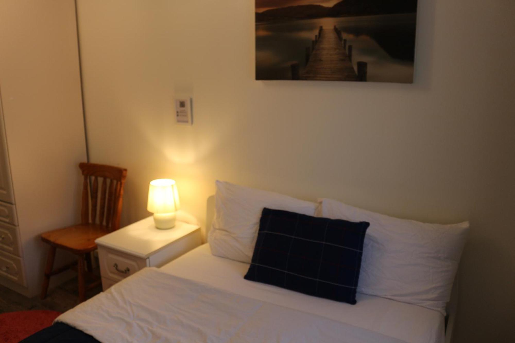 Ensuite Master Bedroom, Private Bathroom, Inside Family Home, Walking Distance To Harry Potter Watford  Exterior foto